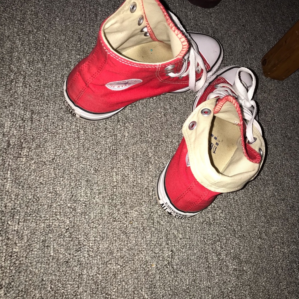 Converses - Picture 2 of 3